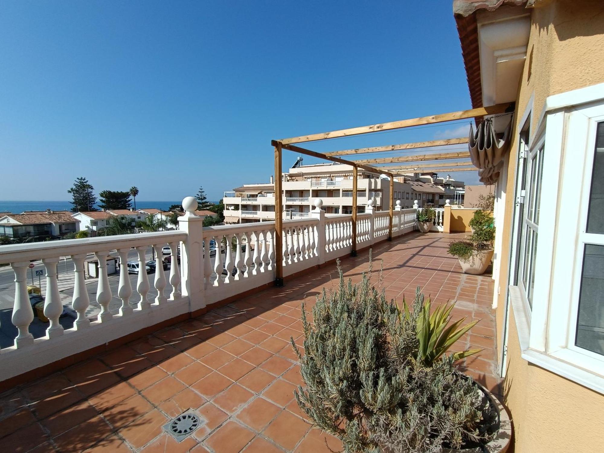 Lovely Penthouse In Front Of The Beach With Free Parking Malaga Luaran gambar